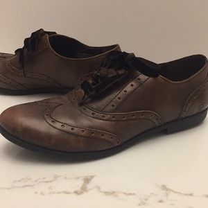 Born Women’s Oxfords. Brown leather. Size 10 M.